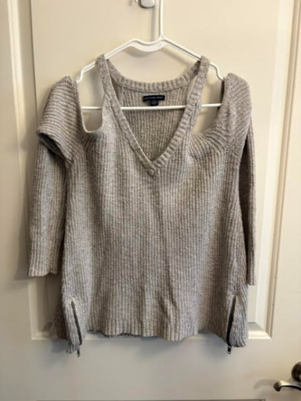American Eagle Gray Cold Shoulder Ribbed Knit Sweater | Side Zip Detail